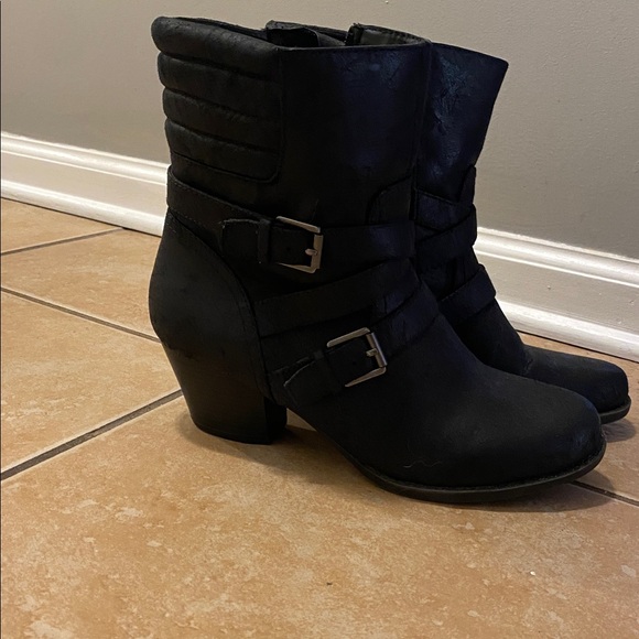 Black Boots - Picture 3 of 10